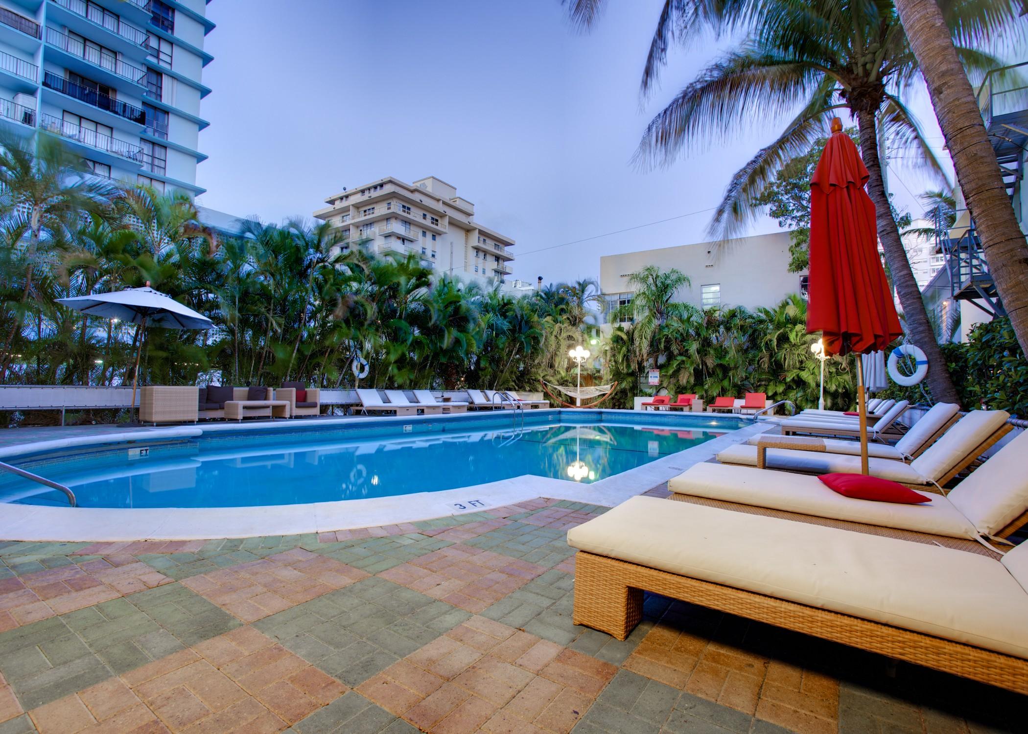 Dorchester Hotel & Suites Miami Beach Exterior photo