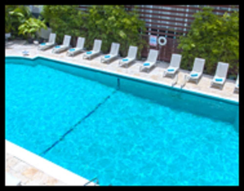 Dorchester Hotel & Suites Miami Beach Exterior photo